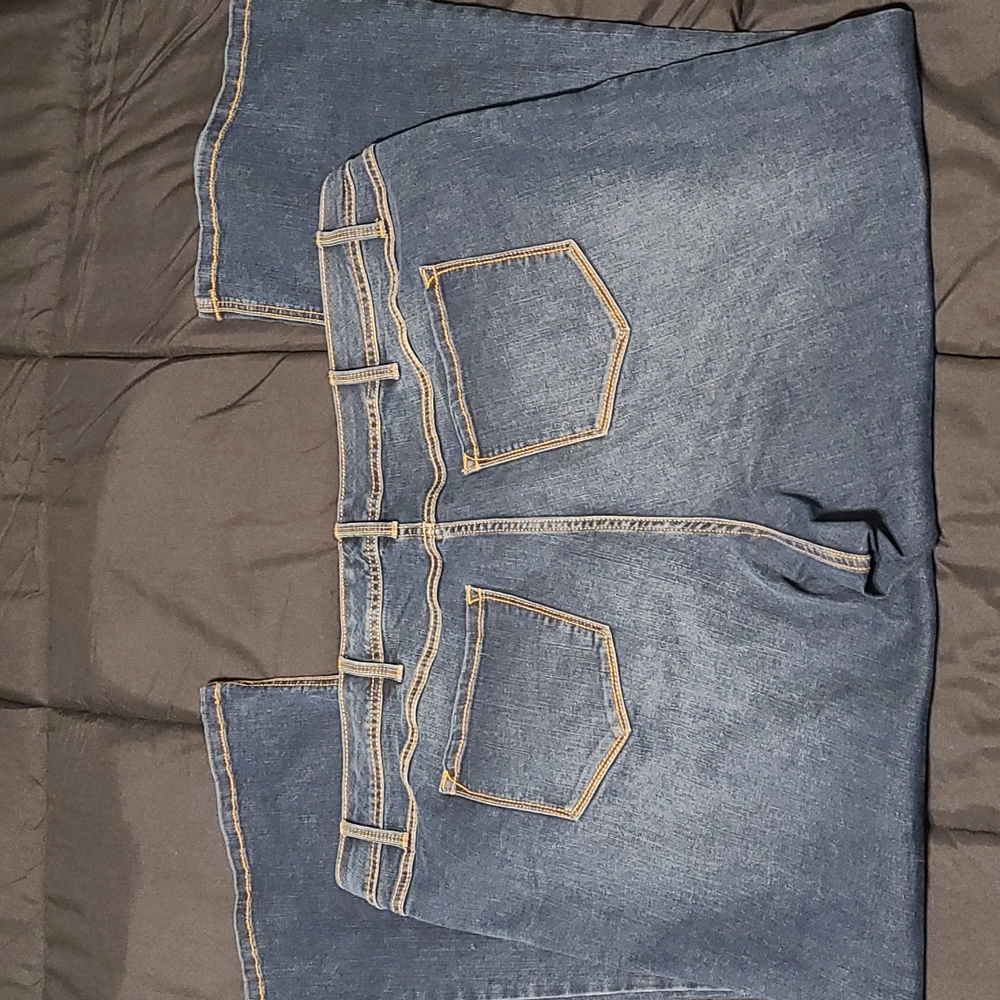 TORRID LUXE BOOTCUT JEANS- MEDIUM WASH- 24S
